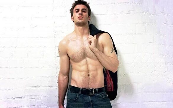 性感的男人与增大的阴茎